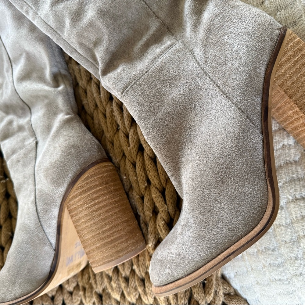 Vici Knee-High Taupe Suede Block Heel Boots size 7.5 - Picture 2 of 3
